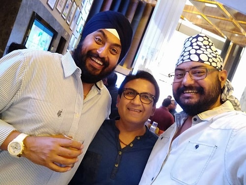 Balvinder Singh Suri with his brother and Dilip Joshi
