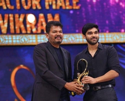 Dhruv Vikram with his Zee Cine Award