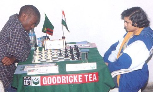 Koneru Humpy (right) playing Zambia's IM Amon Simutowe at the 2001 Goodricke International in Calcutta, India