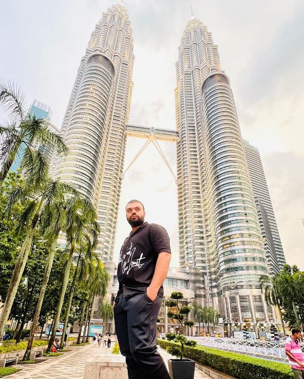 Ducky Bhai on his vacation in Singapore
