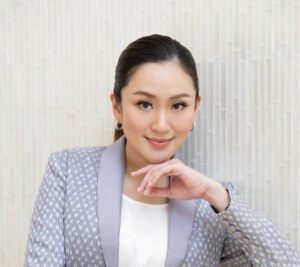 Paetongtarn Shinawatra Age, Husband, Children, Family, Biography