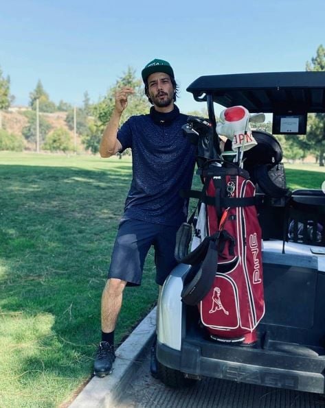 Daniel Zovatto with golf clubs