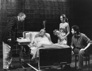 Kim Raver Height, Age, Husband, Children, Family, Biography » StarsUnfolded