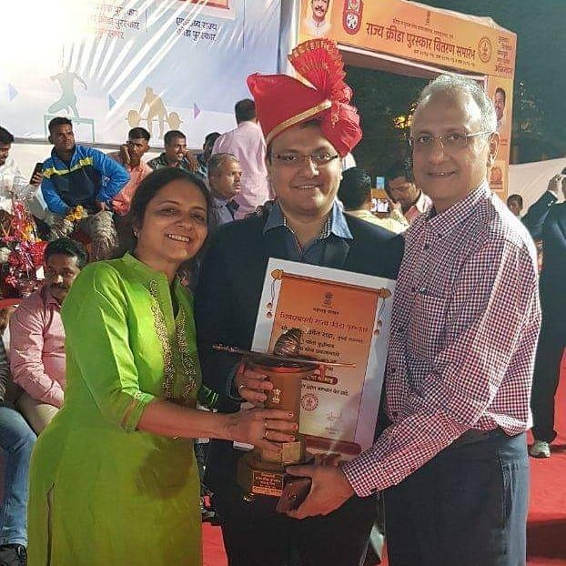 Sagar Shah with his parents holding Shiv Chhatrapati Award (2014)