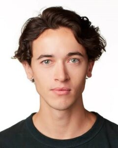 Tom Blyth Height, Age, Girlfriend, Family, Biography » StarsUnfolded