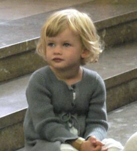 Esther McGregor Height, Age, Boyfriend, Family, Biography » StarsUnfolded