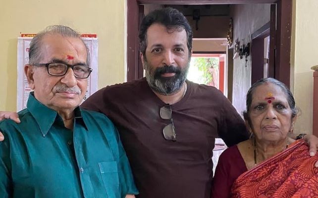 Dileep Shankar with parents