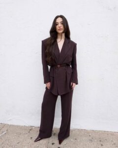 Mikey Madison Height, Age, Family, Biography » StarsUnfolded