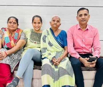 Urvil Patel's sister with her parents and grandmother