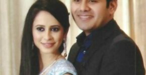 Yashna Bahl (left)