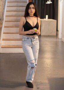 Zara Dar Height, Age, Boyfriend, Family, Biography » StarsUnfolded