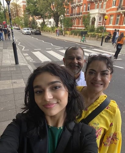 Paulina Chávez with her parents