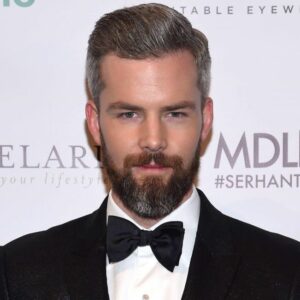 Ryan Serhant Height, Age, Wife, Children, Family, Biography » StarsUnfolded
