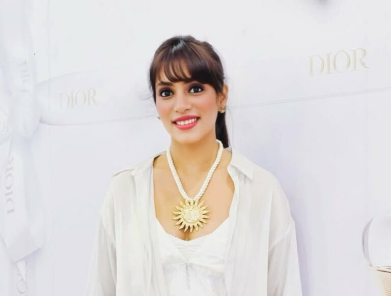 shreya-kalra-height-age-boyfriend-family-biography-starsunfolded