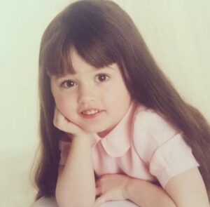 Aimee Lou Wood Height, Age, Family, Biography » StarsUnfolded