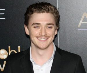 Kyle Gallner Height, Age, Wife, Children, Family, Biography » StarsUnfolded