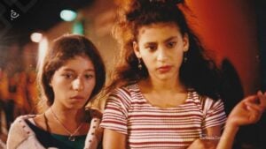 Lady Tabares (left) in a still from the film La vendedora de rosas (trans. The Rose Seller) (1998)