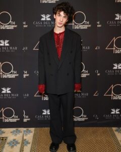 Mark Eydelshteyn Height, Age, Family, Biography » StarsUnfolded