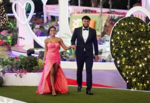 Amaya Espinal (Love Island USA 7) Height, Age, Biography » StarsUnfolded