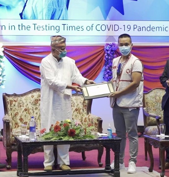 Sudan Gurung while receiving an award for his organisation that volunteered during COVID-19