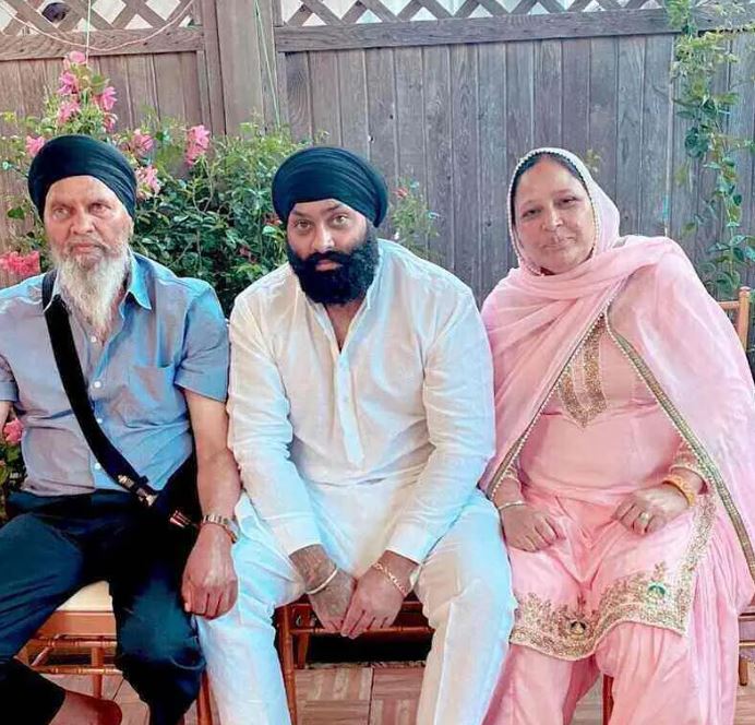 Chani Nattan with his parents