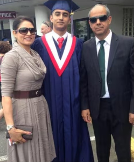 Darshan Singh Sahsi (right)