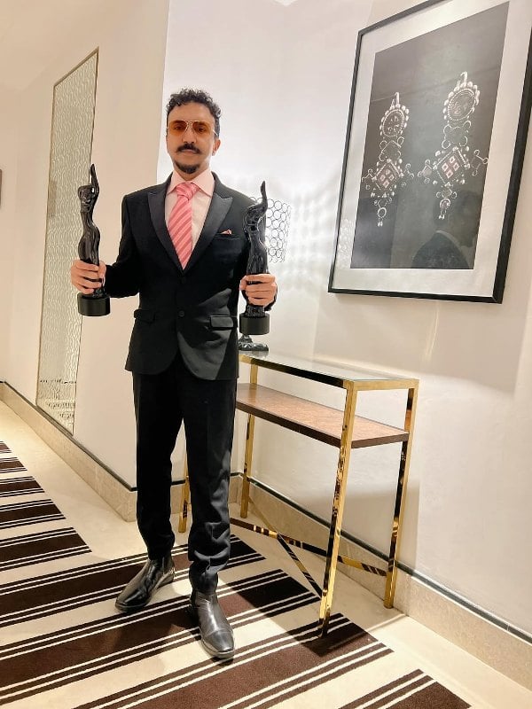 Ram Sampath, while posing with the awards he won for 'Laapataa Ladies' at the 70th Filmfare Awards