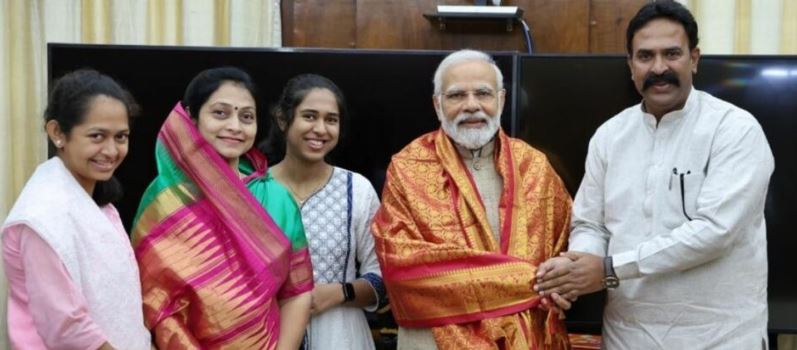 Ranjitsinh Naik Nimbalkar and his family with Narendra Modi