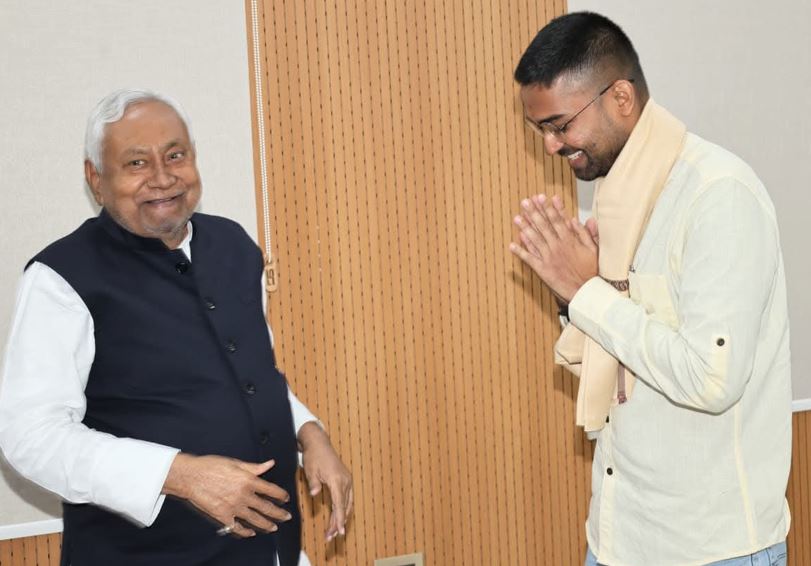 Deepak Prakash with Nitish Kumar