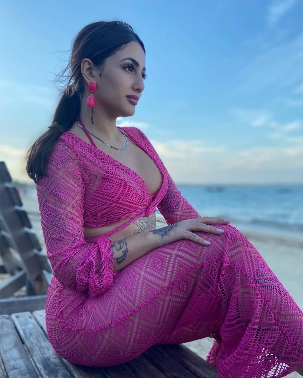 Larissa Nery's tattoos near ear