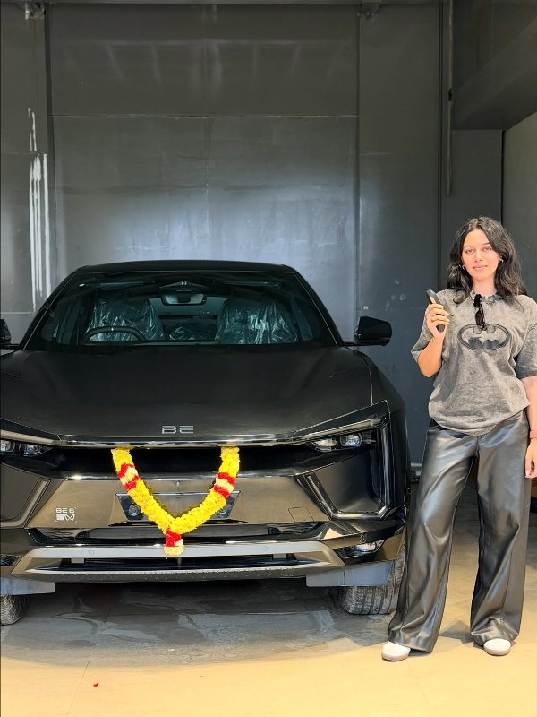 Mirnalini Ravi with her Mahindra BE 6 Batman Edition