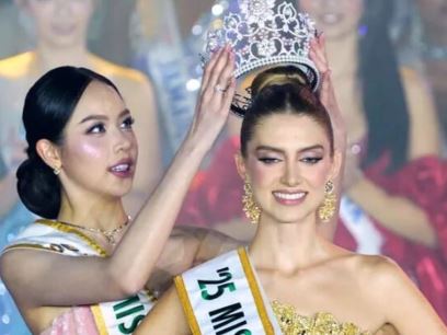 Catalina Duque, when she was crowned as Miss International 2025 by the Miss International 2024, Huỳnh Thị Thanh Thủy