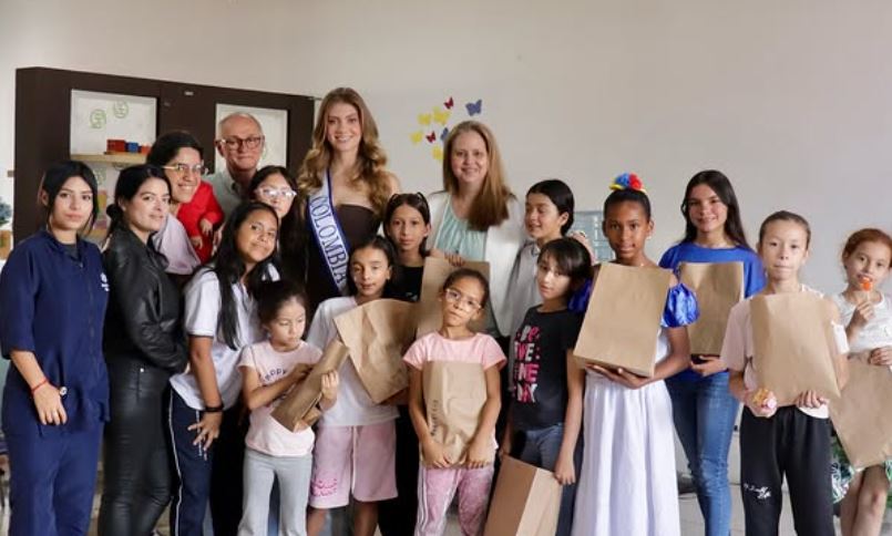 Catalina Duque, with some disadvantaged children