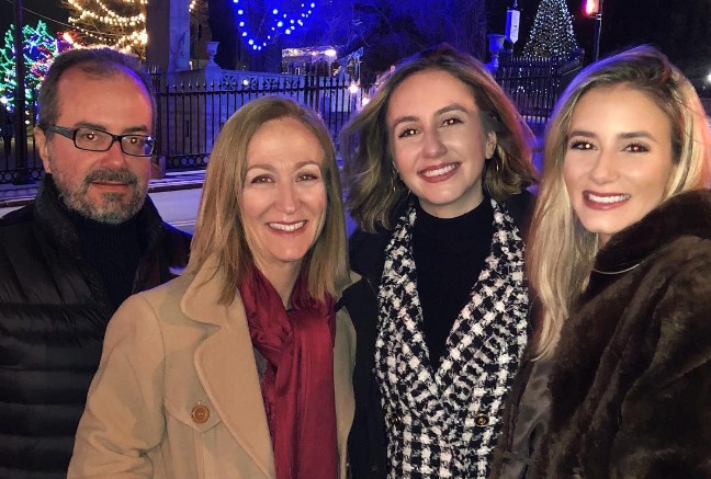 Luana Lopes Lara with her parents and sister