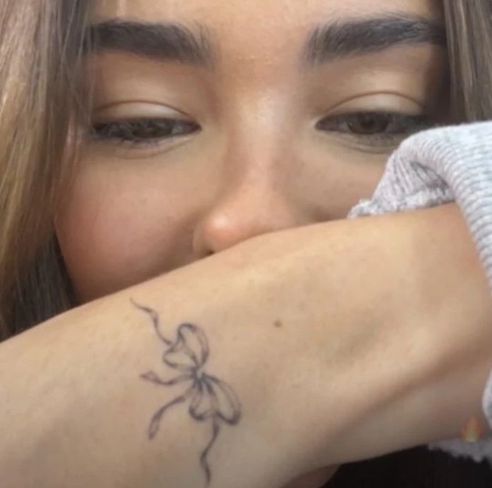 Madison Beer's 'Bow' tattoo on her right hand wrist
