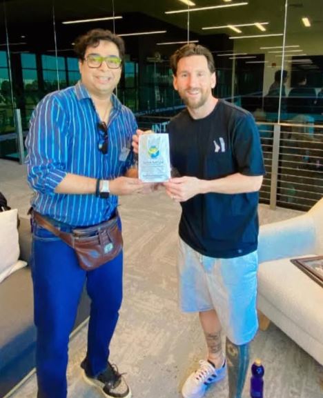 Satadru Dutta with Lionel Messi