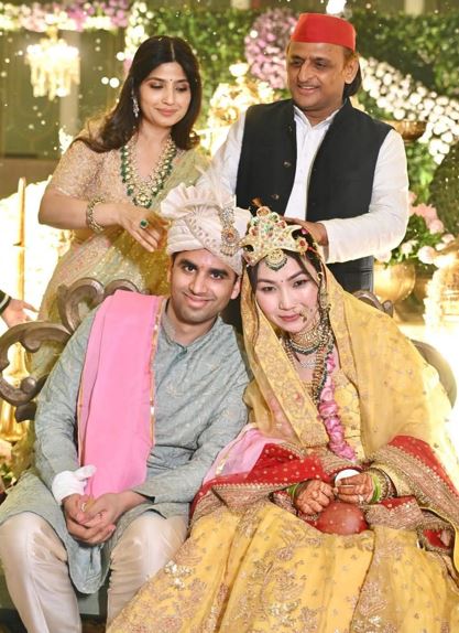 Sering and Aryan Yadav with Akhilesh Yadav and Dimple Yadav