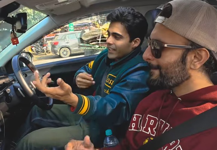 Akshun Mahajan in a still from the music video of the song Tu Chal Pada by Arshiet Vaid (2026)