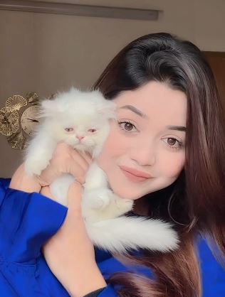 Arohi Mim with a cat
