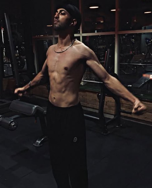 Chakshdeep Singh while working out in a gym