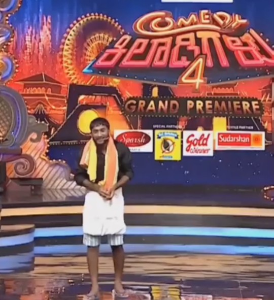 Gilli Nata on the set of the reality show Comedy Khiladigalu Season 4 (2022)