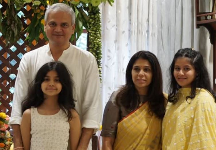 Makarand Narwekar with his wife and daughters