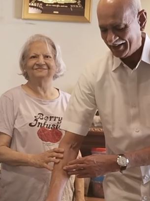 Makarand Narwekar's parents