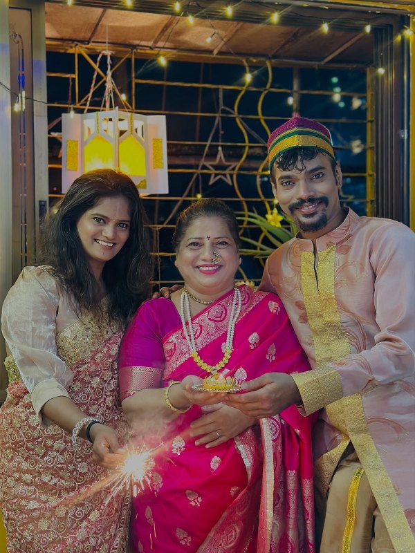 Prathamesh Kadam with his mother and sister