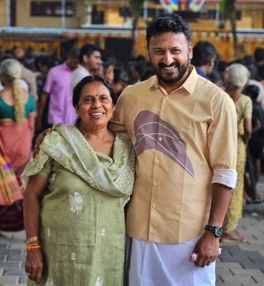 Rahul Mamkootathil with his mother