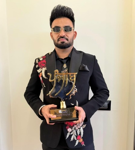 Resham Singh Anmol posing with his PTC Sewa Sanman Award