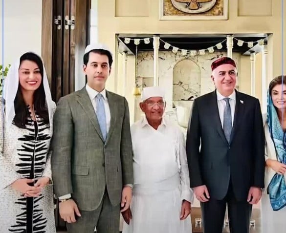 Reza Pahlavi at the Bhandara Atash Kadeh Zoroastrian temple