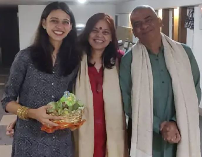 Shambhavi Pathak with her parents