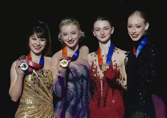 Alysa Liu (left) with Team USA at the 2025 World Team Trophy