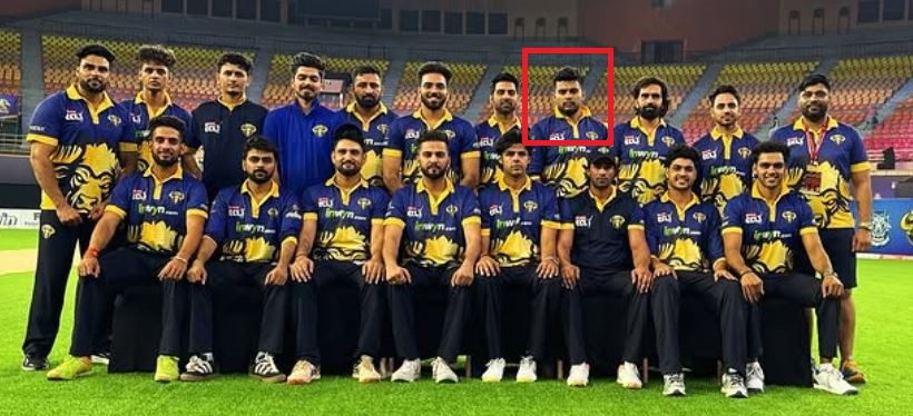 Archit Kaushik with the teammates of Haryanvi Hunters